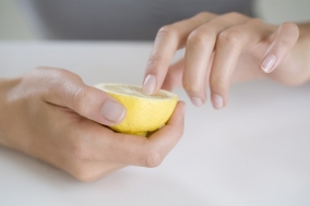 Лимонные маски и ванночки для укрепления ногтей