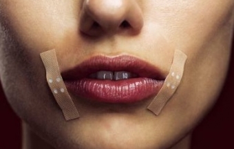 Заеды в уголках рта: причины, как лечить