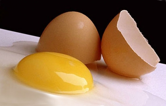 Маски с добавлением яйца весьма полезны для волос