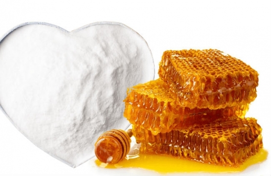 Сода чистит поры, а мед насыщает кожу витаминами